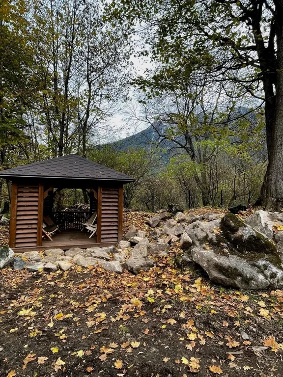 Премиальный гостевой дом в светлых тонах с видом на горы
