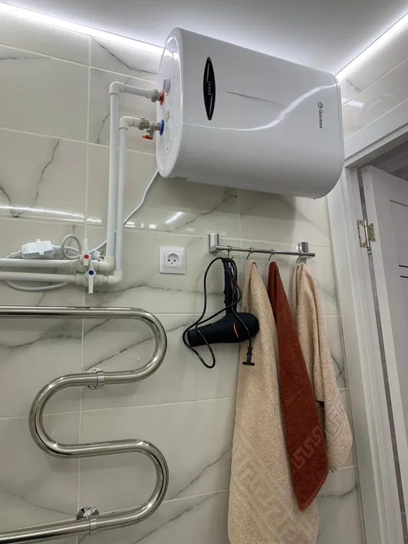 Романтическое свидание в уютной квартире возле набережной