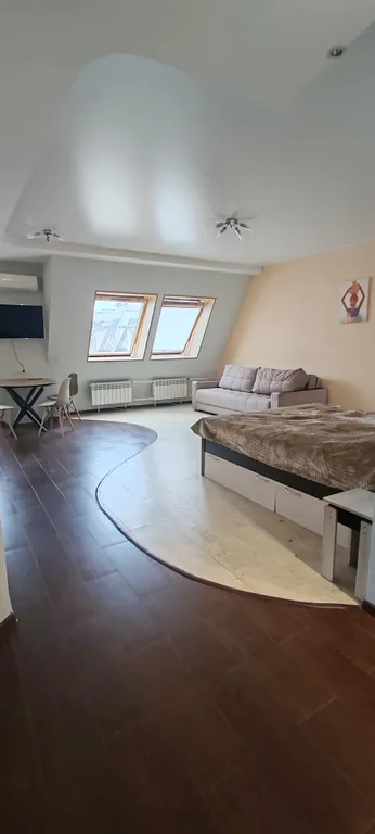 Большая студия в центре города, есть выход на крышу, парковка