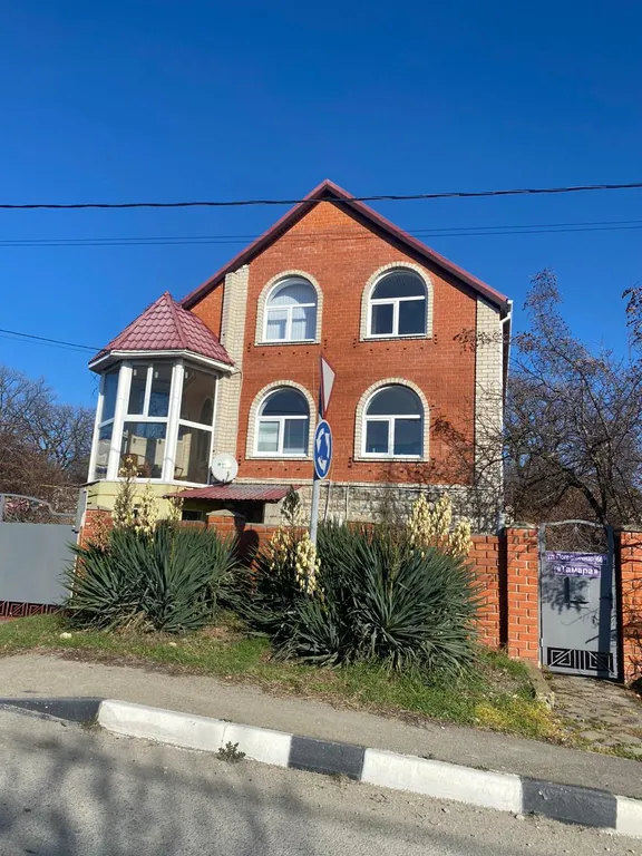 Дом с подогреваемым бассейном и сауной с видом на море