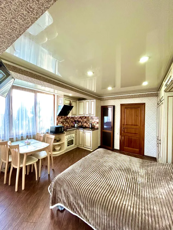 Студия с видом на море