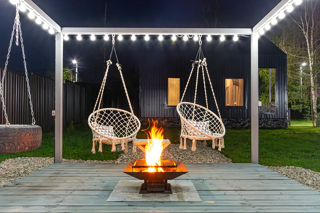 Дом с купелью и сауной, костровой зоной, мангалом и качелями