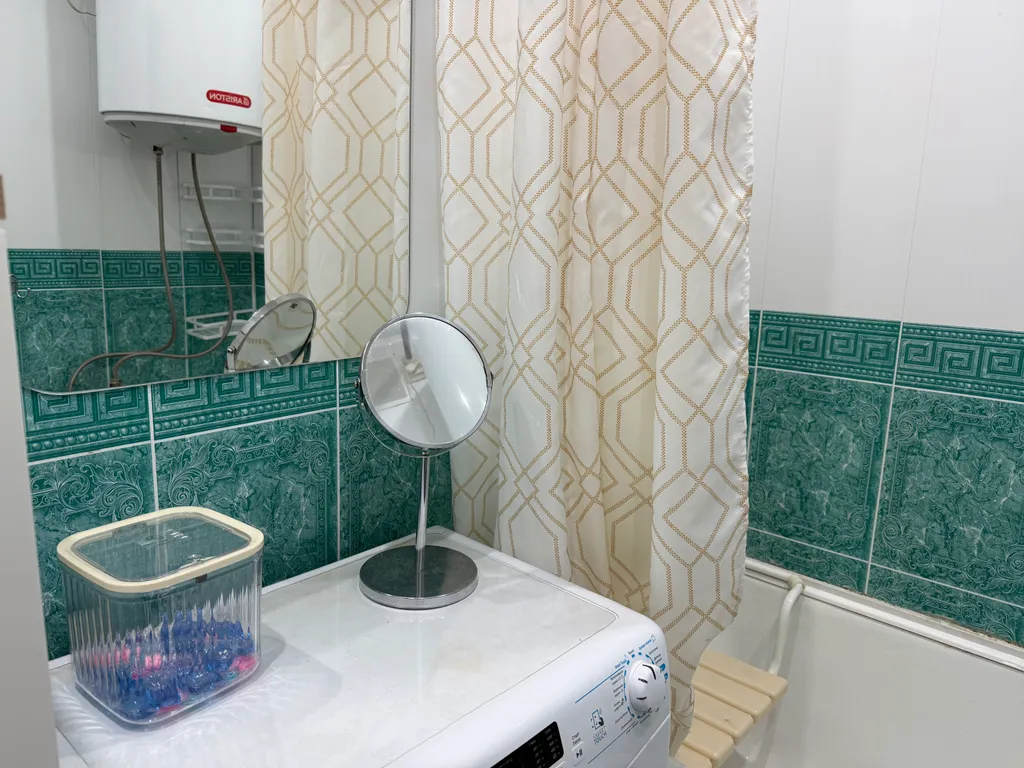 Вид на горы, рядом с парком, идеальное место для отдыха