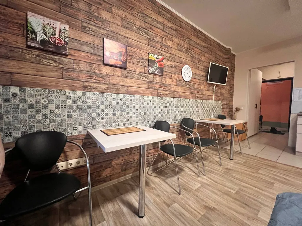 Квартира Студия центр уютная светлая, ТЦ Вояж, парковка, кафе, аквапарк, источник — Тюмень