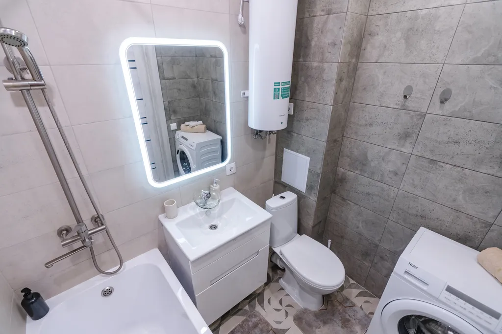 Рядом ТЦ Острова и набережная реки Амур