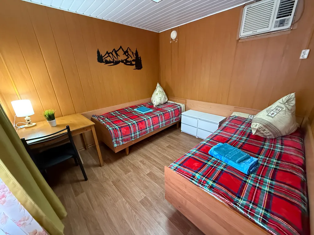 Двухкомнатный домик с видом на озеро