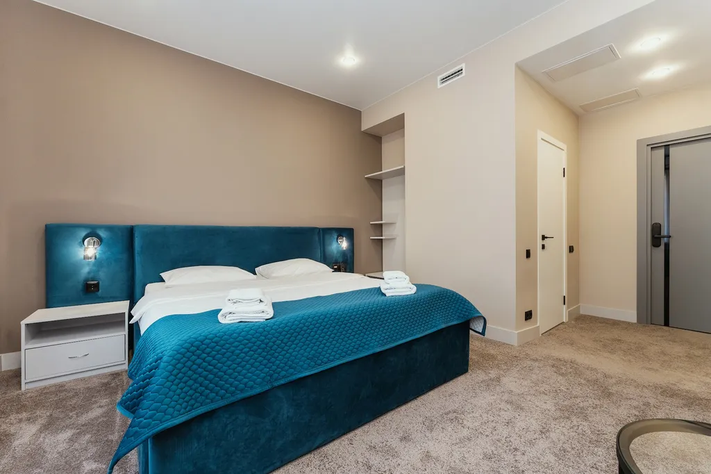 Квартира Мини-отель Imperial Joy находится на 2 этаже караоке-бара — аренда посуточно в Ялта