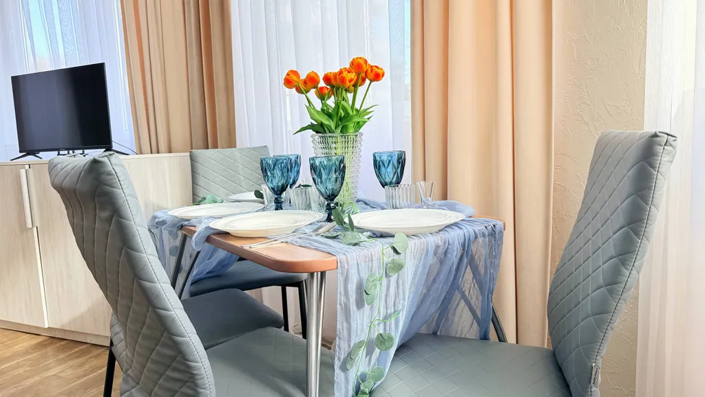 Не студия, отдельная спальня + видно море из окна