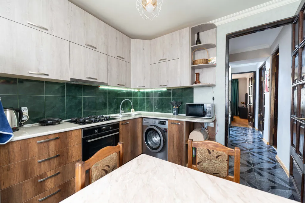 Two bedroom, newly renovated apartment