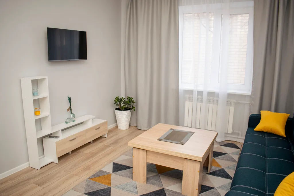 Дом сапфир с бассейном в центре