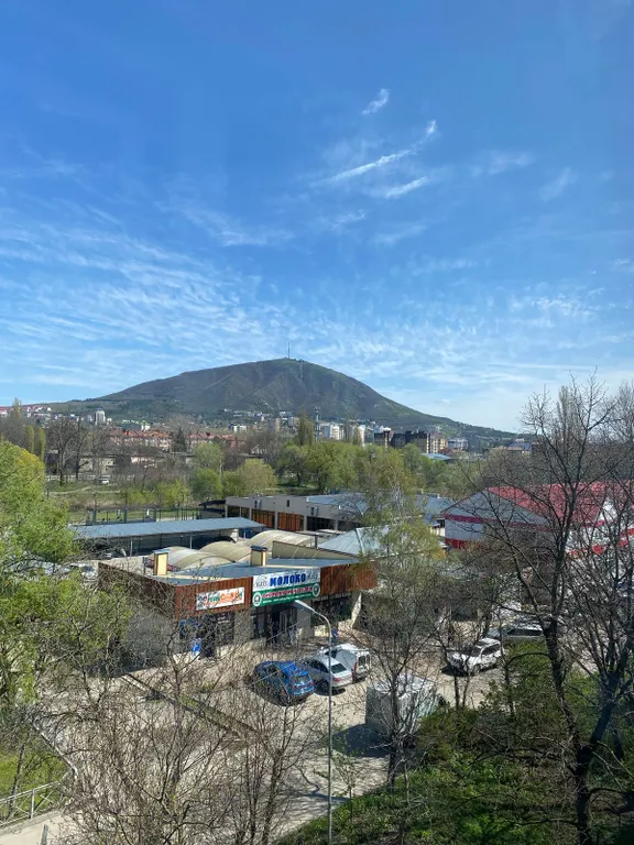 Уютная квартира у реки с панорамным видом на горы Машук и Бештау