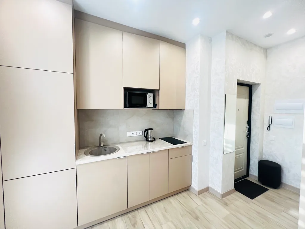 Студия на 5 человек с балконом и кухней