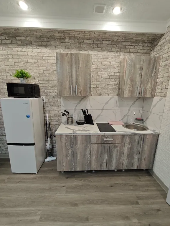 Просторная студия с новым ремонтом (№9)