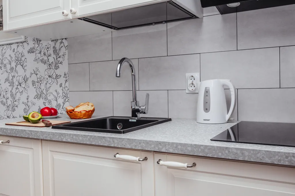 Солнечная студия со своим двориком и летним бассейном