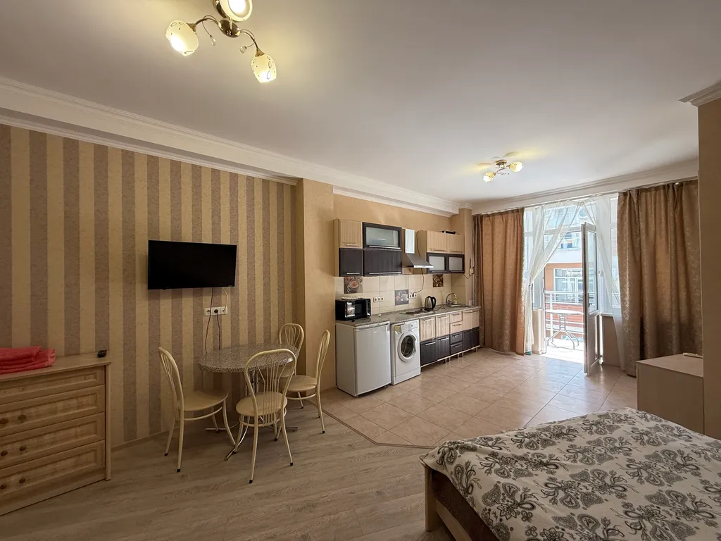 Студия с балконом зоной барбекю у моря