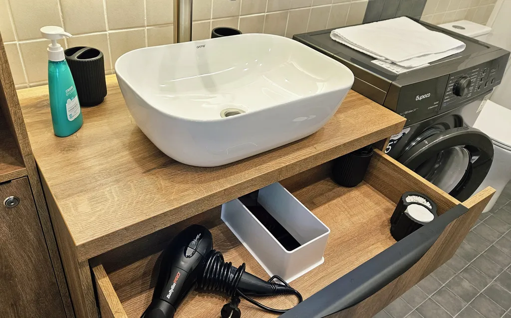 Далеко и надолго