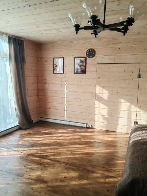 Дом с видом на церковь