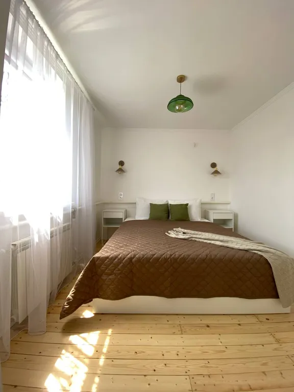 Загородный дом с садом и бассейном