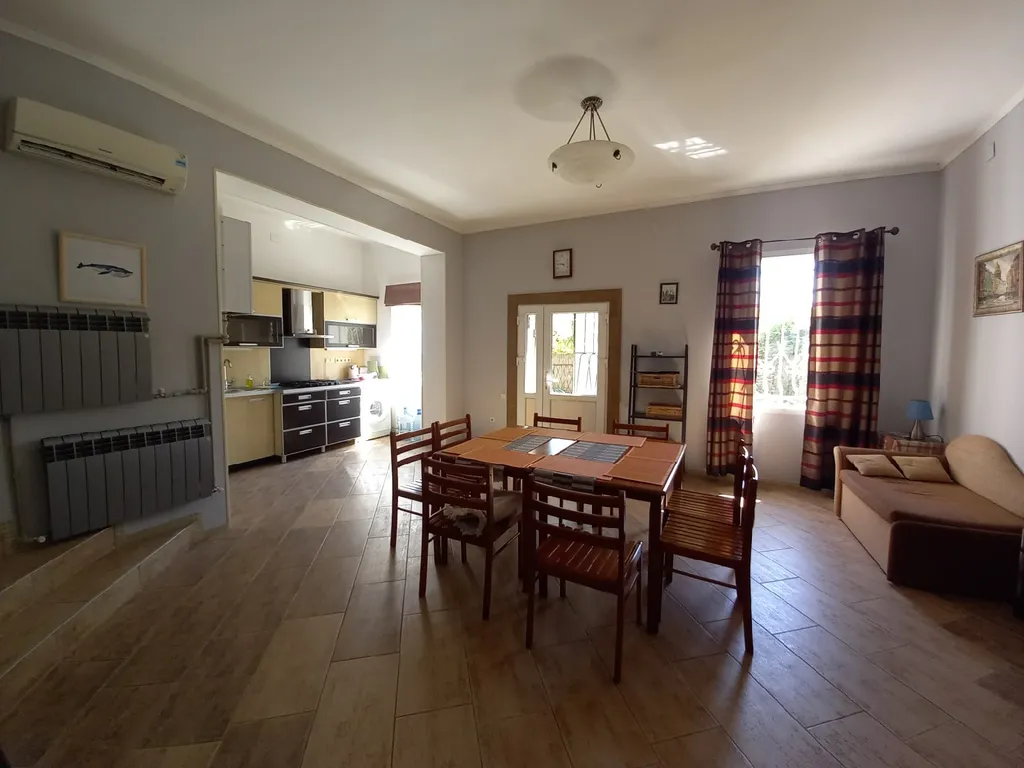 Часть дома с зеленым двориком на Косе у моря