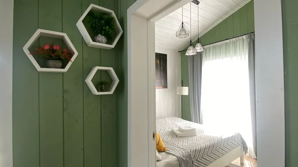 Новый стильный дом с камином