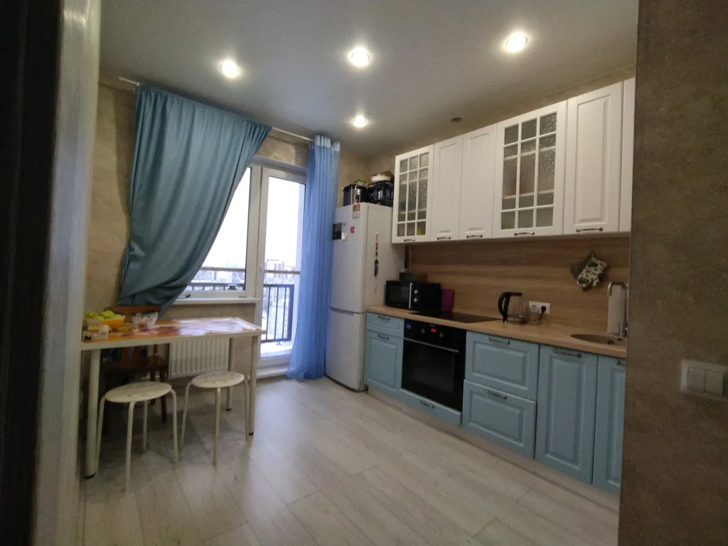 Уютная,светлая квартира в шикарном  доме. Отличная инфраструктура.