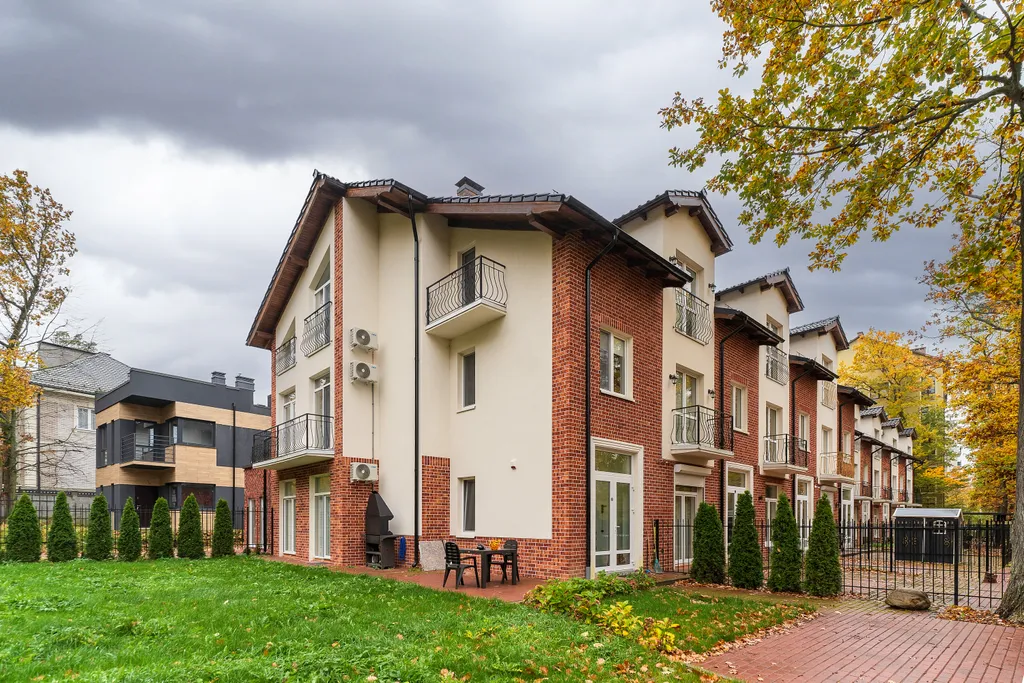 Апартаменты Июль, таунхаус в лесу