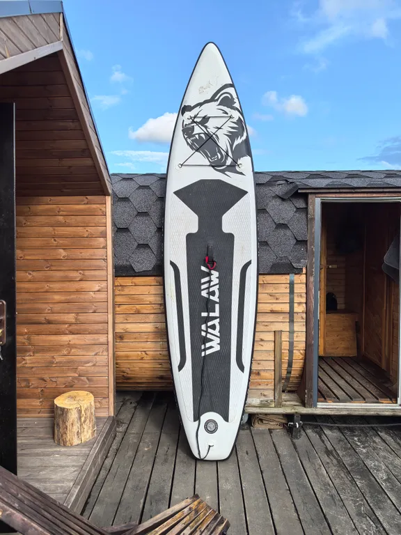 Треугольный дом с баней и чаном