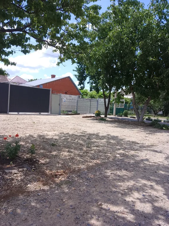 Коттедж Уютный  домик с двориком - центр, огромная парковка, рядом магазины — Динская