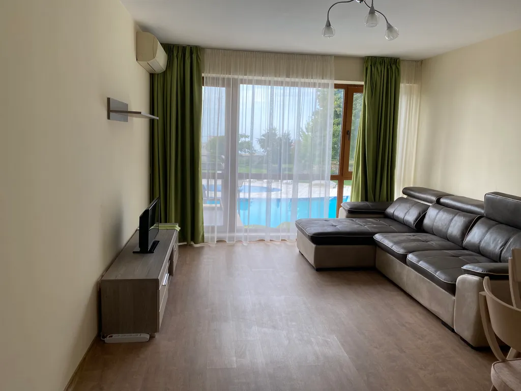 Апартамент с видом на море и бассейном