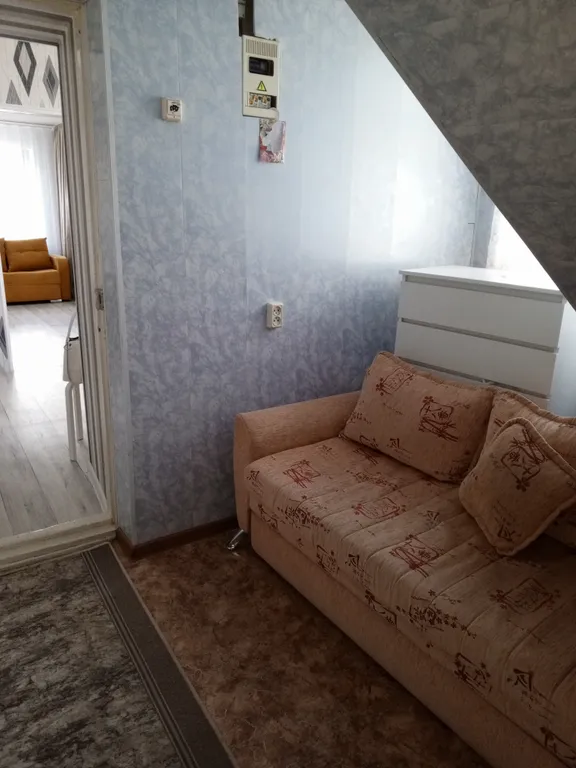 Часть дома на первом этаже, свой двор, где уютно, спокойно