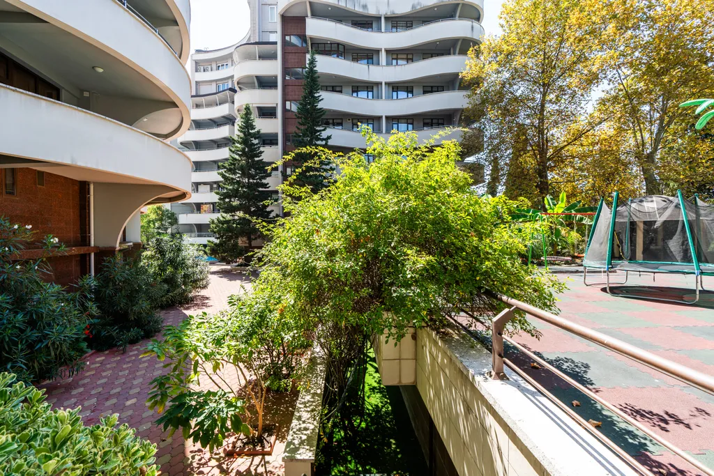 Квартира с двумя мастер-спальнями на первой береговой линии