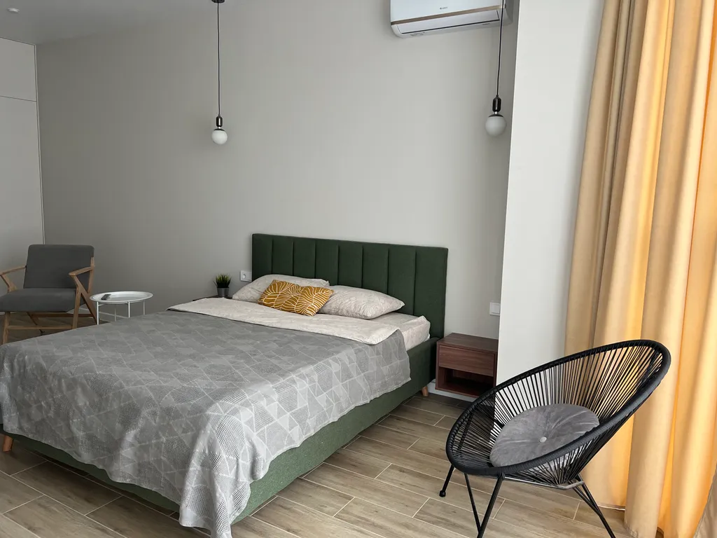 Современная квартира с кондиционером в центре города