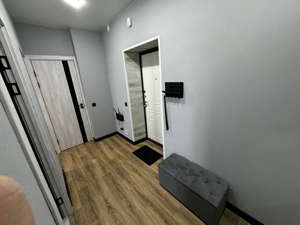 Большая Уютная 1-комнатная квартира,своя парковка,рядом магазин,центр