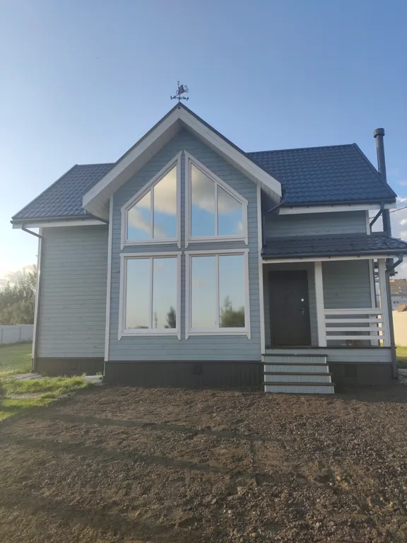 Современный дом с видом на лес