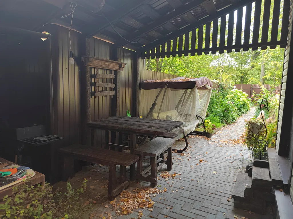 Дом в лесу у залива