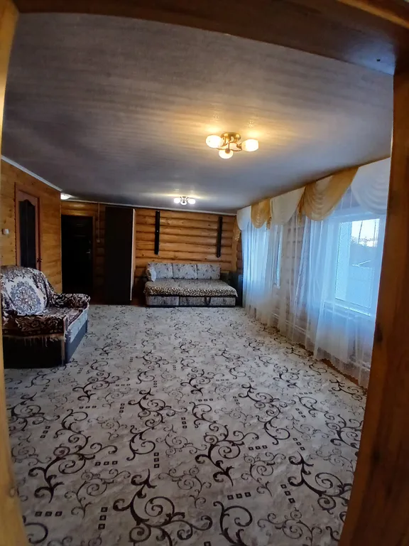 Дом возле гор и леса