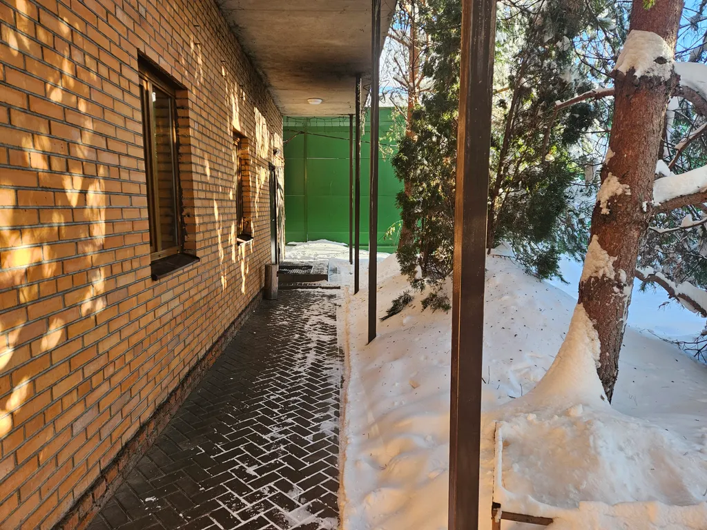 Коттедж Коттедж с большим бассейном — Черное