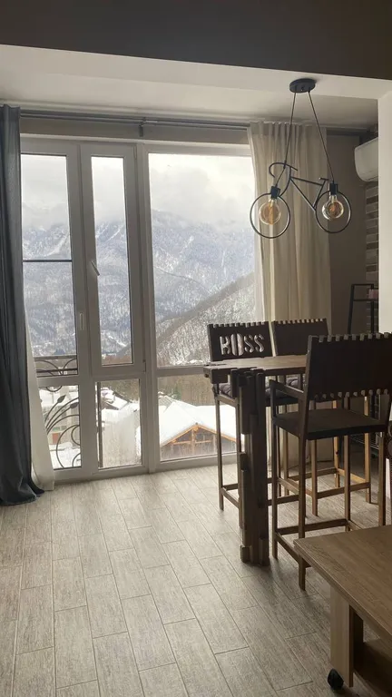 Двухуровневая студия с видом на горы