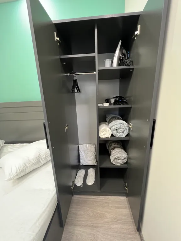 Sweet Yellow Apartment Self Check In