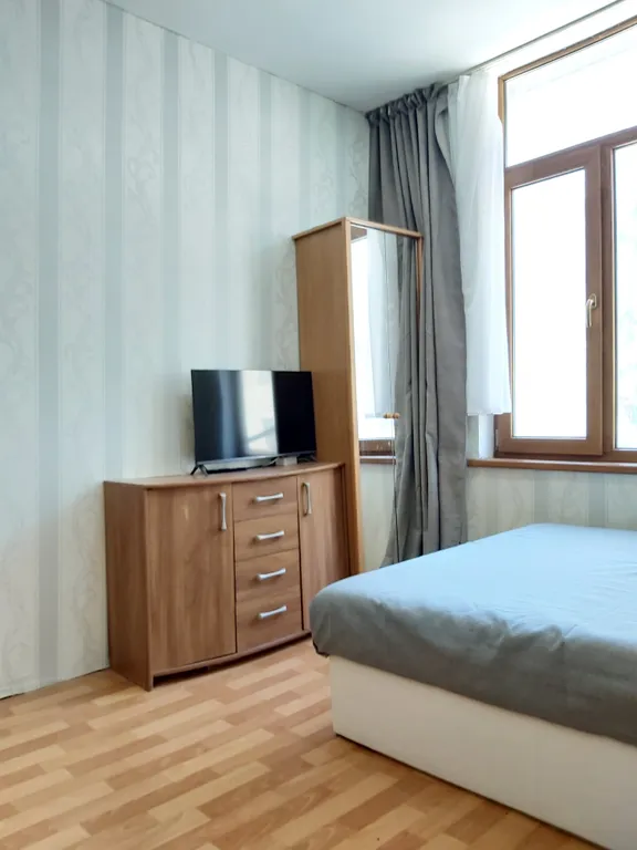 Прямо у Воронцовского парка