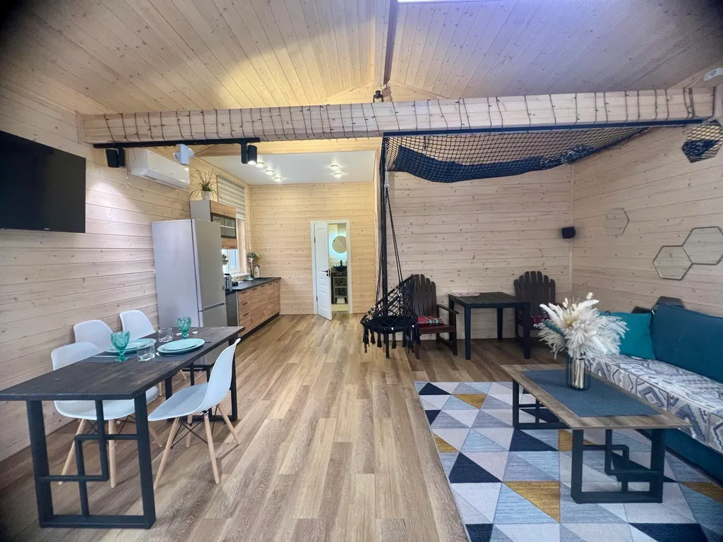 Стильный барн в соснах