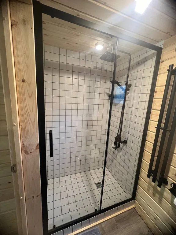 Уютный домик на берегу озера