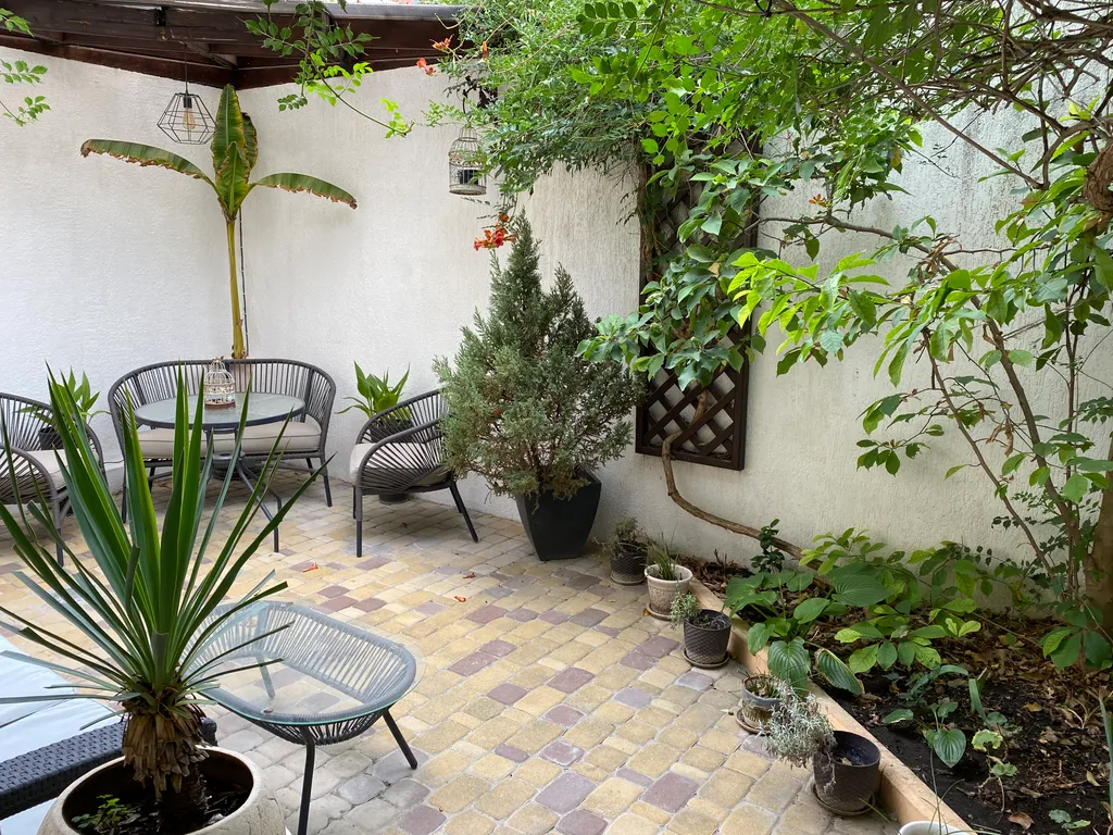 Уютная квартира с собственным двориком