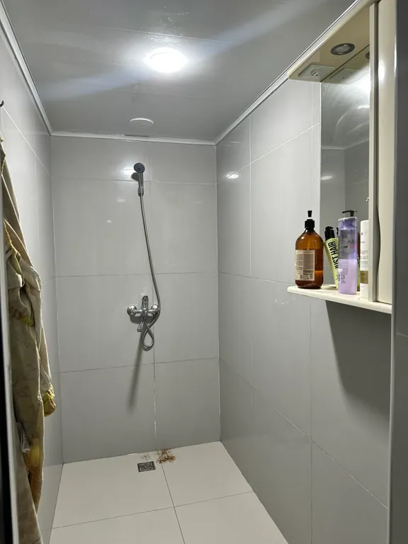 Дом на пoбеpежье Кaспийскогo моpя