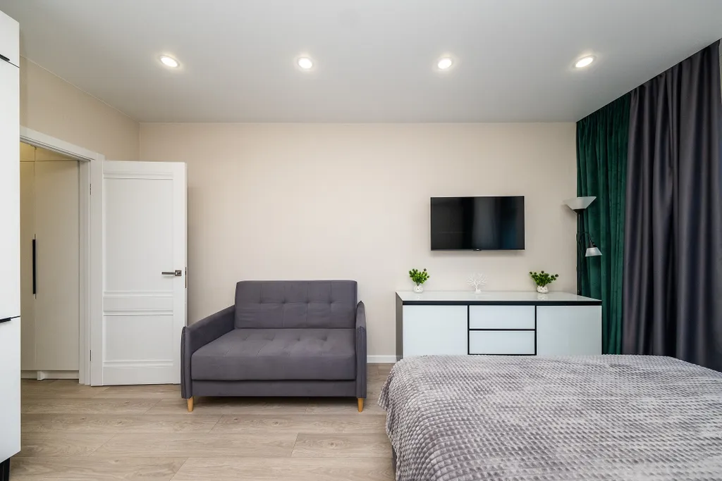 Студия с новым ремонтом и видом на горы