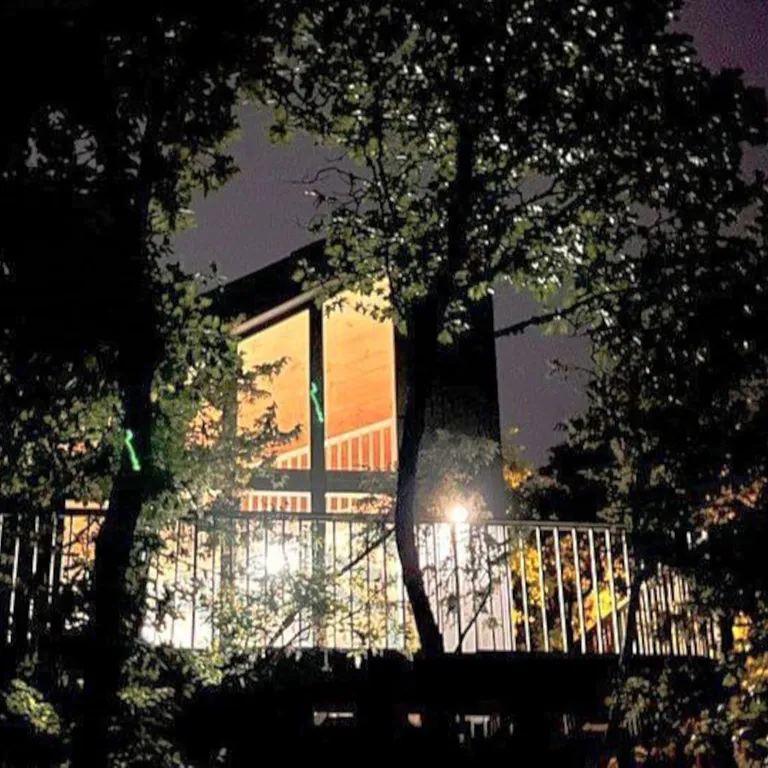 Коттедж Домик среди деревьев — аренда посуточно в Севастополь