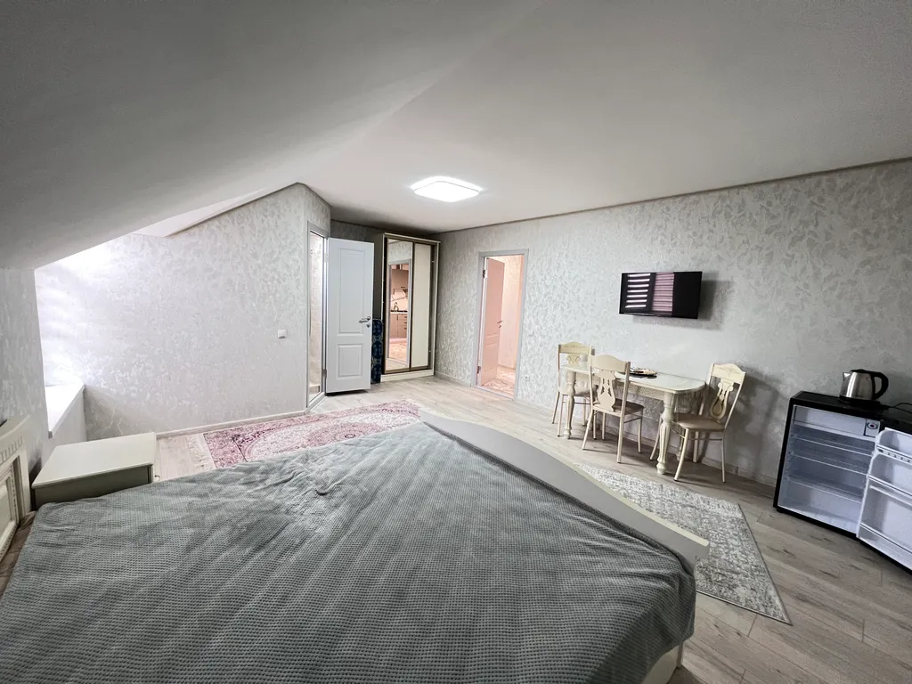 Уютный гостевой дом с видом на город и море