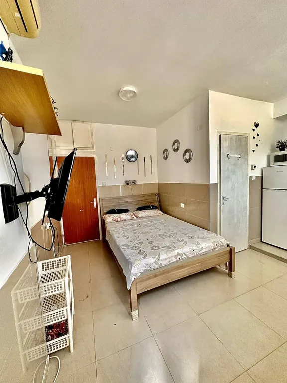 Небольшая новая студия в бат яме 150 мет от моря, очень тихая светлая