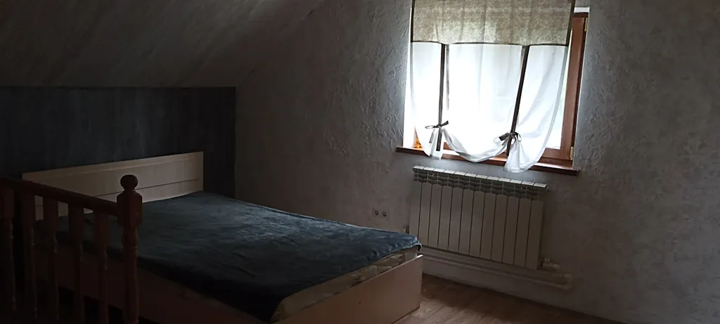 Уютный домик на берегу реки