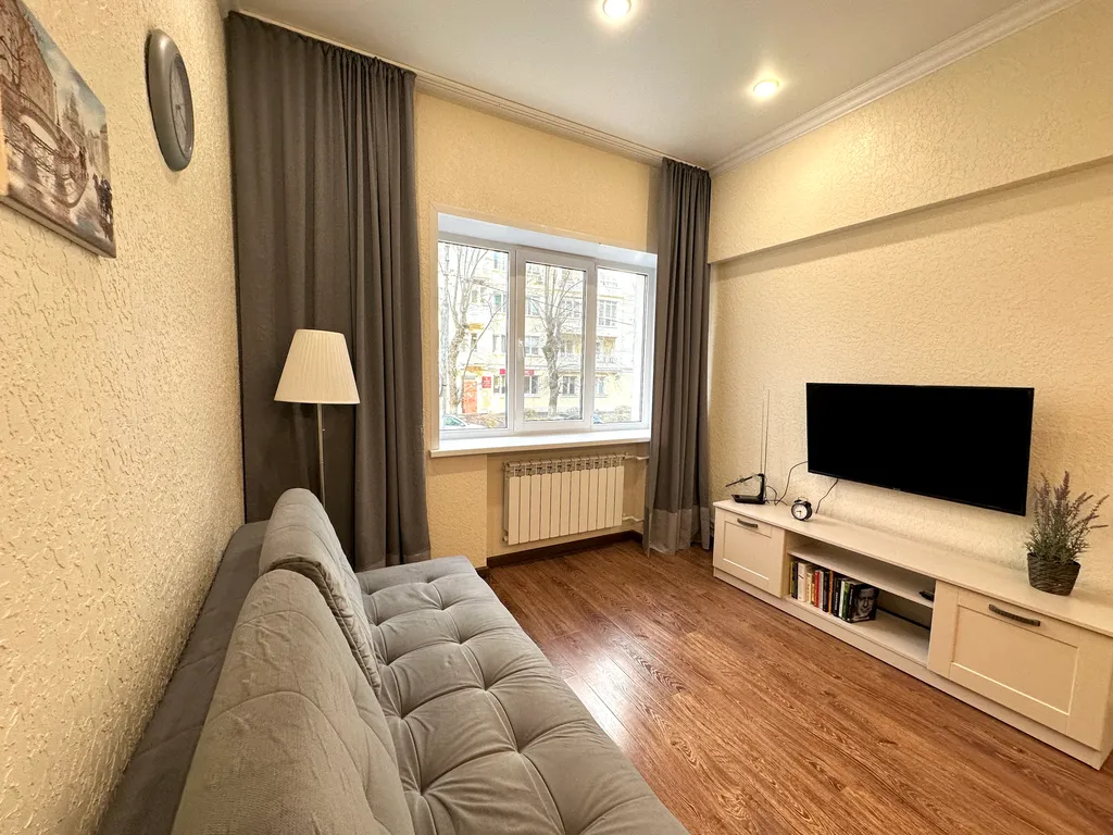 Двухкомнатная Сталинка в центре